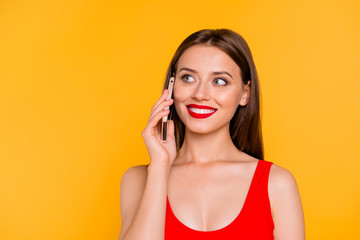 Naklejka premium Close up photo portrait of lovely beautiful pretty gorgeous lady using holding smart phone near ear calling to friend talking about meeting isolated bright background