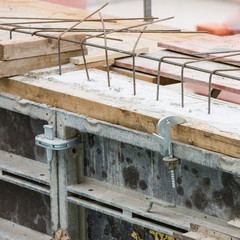 Baustelle mit Details einer Betonverschalung