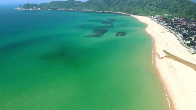 ドローン空撮 夏のビーチ 回り込み