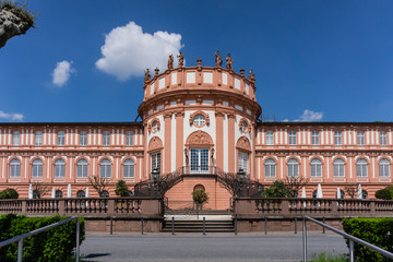 Fototapeta premium Biebricher Schloss in Wiesbaden am Rhein Biebrich