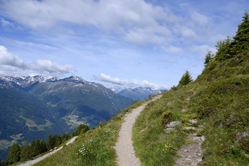 Die Alpen Rufen. Trekking concept. Tourismus in Deutschland, Österreich und Italien