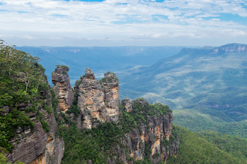 Fototapeta na wymiar The Three Sisters in Blue Mountains. Australia.