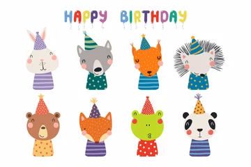 Selbstklebende Fototapete Abbildungen Set süßer lustiger Tiere in Partyhüten Bär, Panda, Hase, Wolf, Frosch, Fuchs, Igel, Eichhörnchen. Isolierte Objekte auf Weiß. Vektor-Illustration. Design im skandinavischen Stil. Konzept Kindergeburtstag drucken