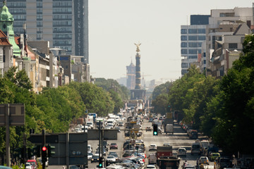 Kaiserdamm zu Berlin im Hochsommer