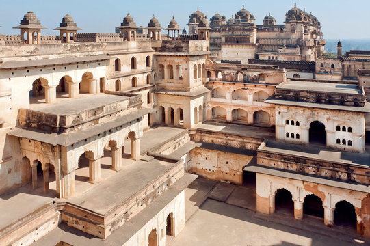 Fort in indo-islamic style, India. Towers and walls of 17th century Jahangir Mahal in state Madhya Pradesh.