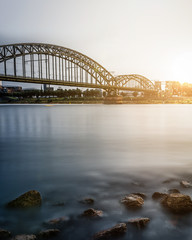 Kölner Südbrücke bei Sonnenuntergang