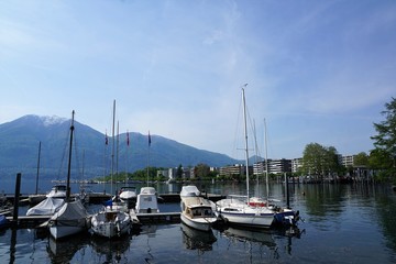 Fototapeta na wymiar Locarno Stadt auf Lago Maggiore in der schweiz im Sommer 