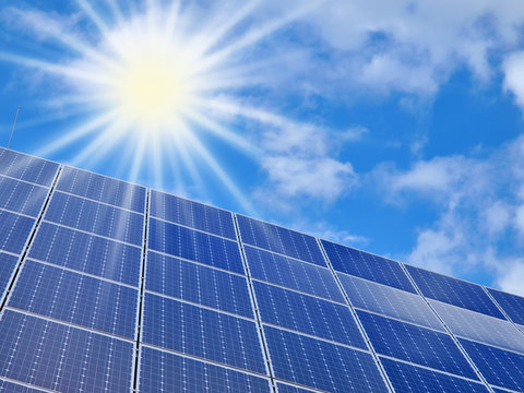 Photovoltaikanlage wandelt Sonnenenergie zu Solarstrom