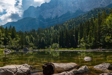 See am Fuß der Zugspitze