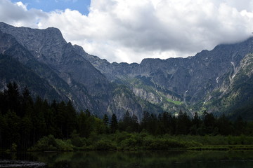 Fototapeta na wymiar Blick auf den Almsee in Gruenau