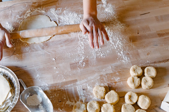 Ali Rudel preparing fresh pies in Durham NC
