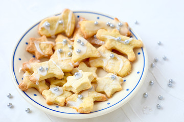 Butterkekse mit Zuckerperlen