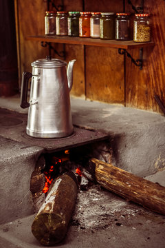 Caf&eacute; no fog&atilde;o de lenha