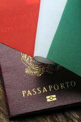 Passaporto italiano con microchip