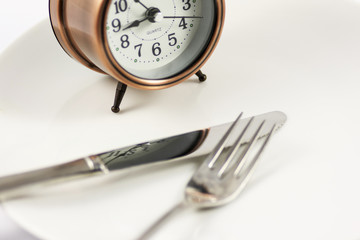 Naklejka premium time to fill the dish with food