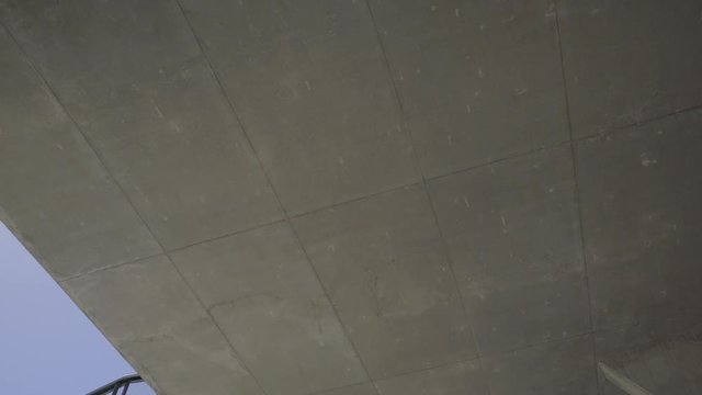 Parcour guy making a wallflip