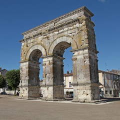 Fototapeta na wymiar L'arc de Germanicus à Saintes