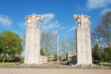 Monument aux morts des Bosquets en hommage aux soldats tombés pour la France à Lunéville,...