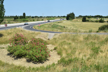 Fototapeta na wymiar Bretelle d'accès à une voie rapide à Saint-Laurent-de-la-Salanque, Pyrénées orientales, Roussillon, Occitanie, Catalogne, France.