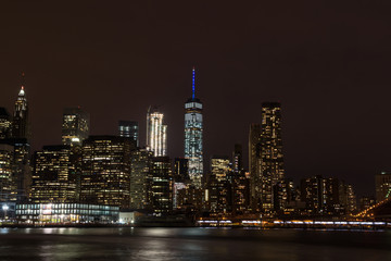 Plakat Skyline of downtown Manhattan by night, New York, United States of America