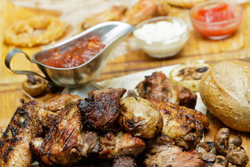 Fried meat dishes with sauce