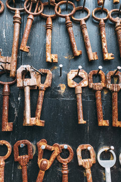 Objects: The missing key on the board