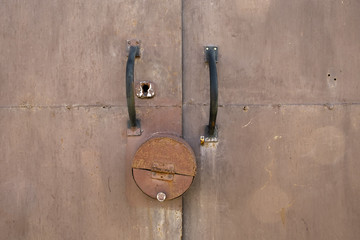 The housing protecting the lock from rain and snow is installed on a metal door