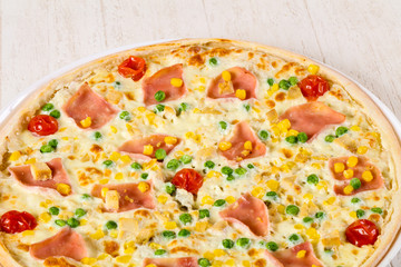 Pizza with ham