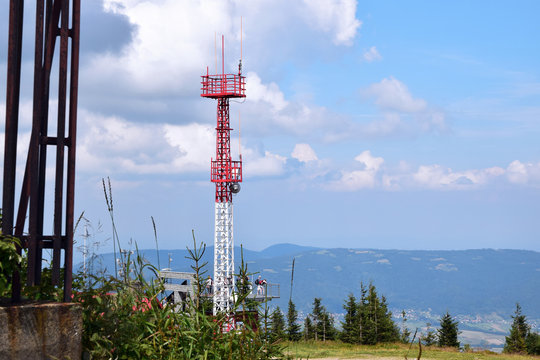 Skrzyczne - szczyt z punktem widokowym. Panorama Beskid Śląski.