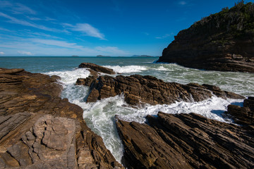 Fototapeta na wymiar Beautiful Landscape of Ocean Waves Crash on the Rocks