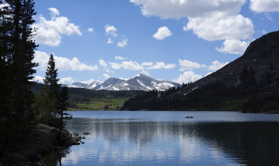 Fototapeta na wymiar lake and mountain 2