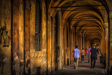 Bolognan walkaway © megselv