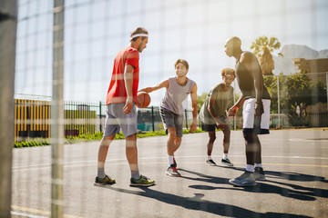 Naklejka premium Men playing basketball
