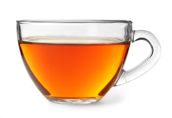  Glazen kopje warme aromatische thee op witte achtergrond © New Africa