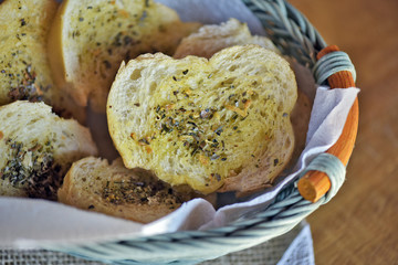 Portion of appetizer made from seasoned bread