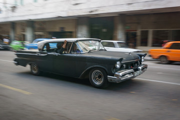 Fototapeta na wymiar Habana, Cuba - 10 January, 2017:Old American cars on the road in Cuba.
