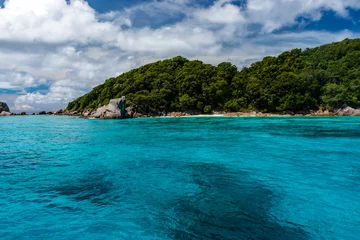 Foto op Canvas Beautiful turquoise tropical ocean and lush green islands (Similan Islands, Thailand) © whitcomberd
