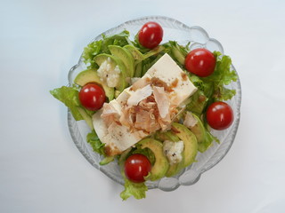 アボカドと豆腐のサラダ