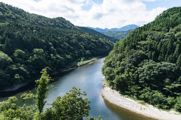 Fototapeta na wymiar 丸山大橋から観る荒川の風景