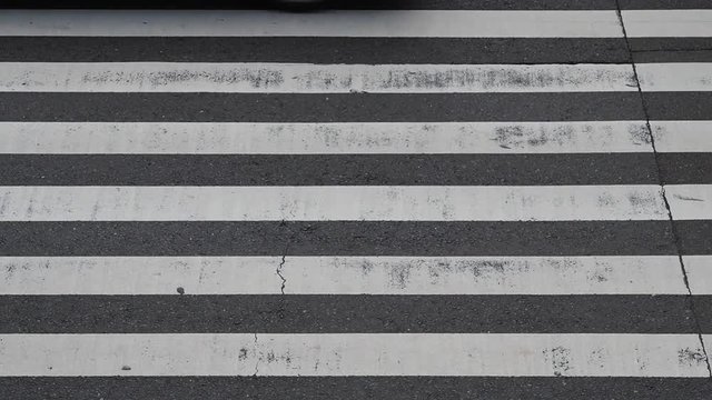 JR大阪駅前 国道176号線の横断歩道