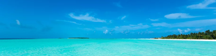 Küchenrückwand glas motiv Strand und Meer tropischer Strand auf den Malediven mit blauer Lagune