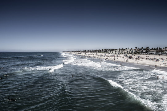 Huntington Beach in Californiern vom Peer aus fotografiert