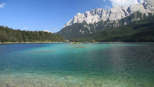 Eibsee in der N&auml;he von Garmisch-Partenkirchen in Bayern