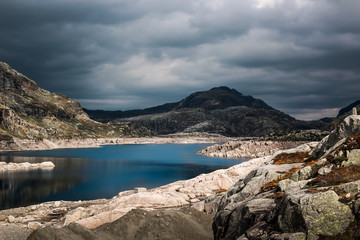Fototapeta na wymiar Norway mountain lake