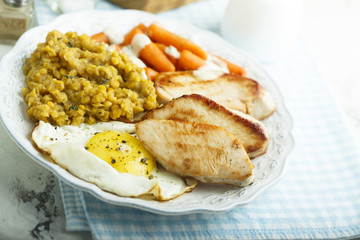 Fried turkey with lentils, egg and baby carrot