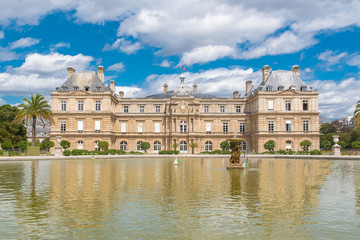 Fototapeta na wymiar Paris, the Senat in the Luxembourg garden, french institution, beautiful building, reflection in the water 