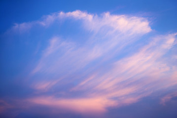 Naklejka na ściany i meble pink clouds in the evening sky