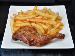 Keule mit Pommes