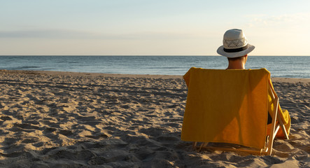 Liegestuhl am Strand - Sonnenuntergang