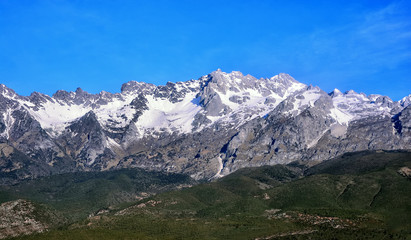 Fototapeta na wymiar summit of high mountain covered by snow in Lijiang, China